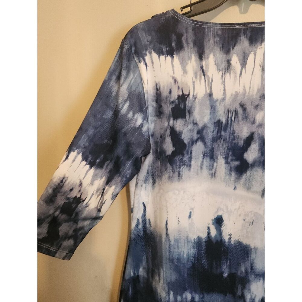 F36 Modes Crystal Fashions Blue Tie-Dye V-Neck Top with shark tooth hem - Picture 11 of 15